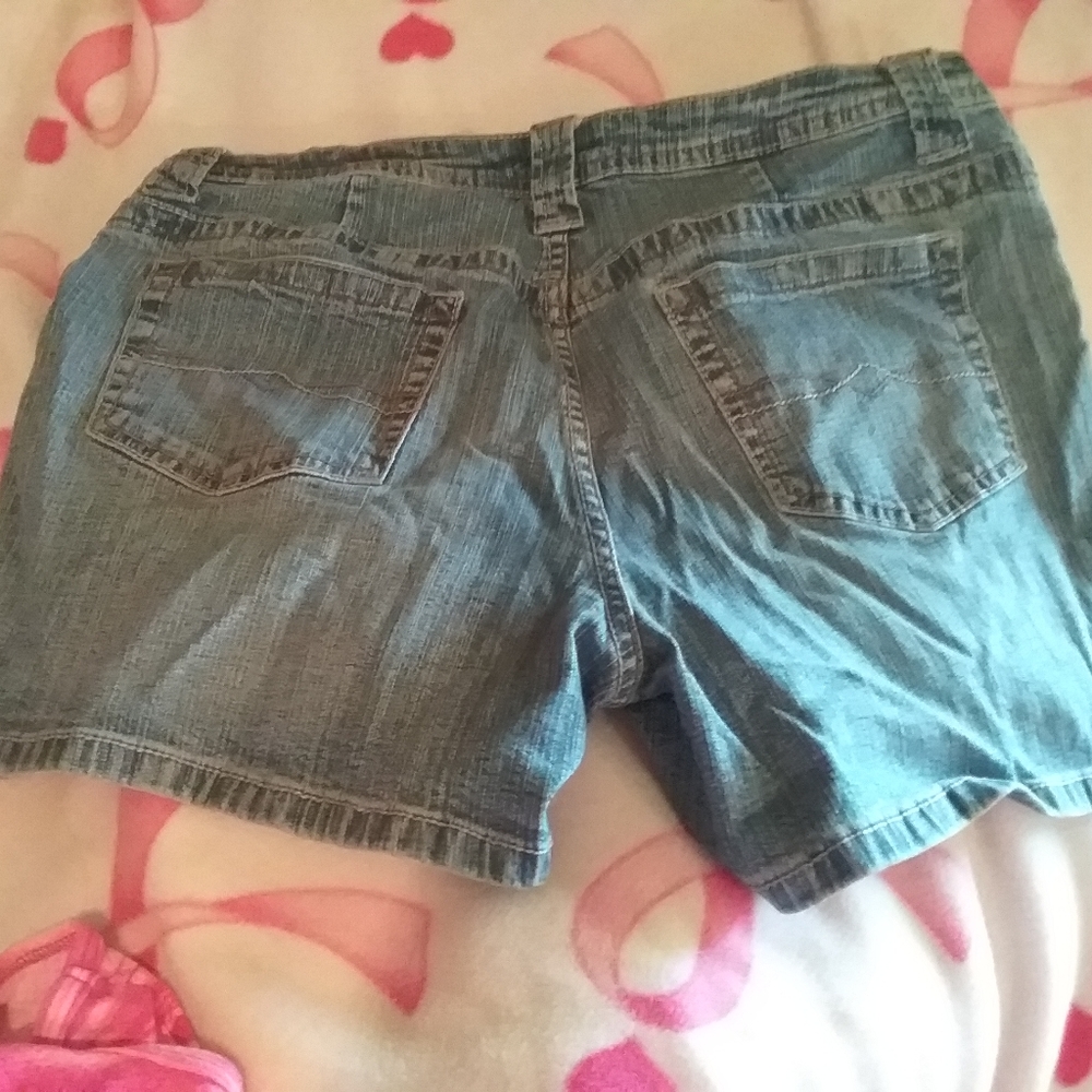 Ladies Faded Glory size 8 blue jean shorts